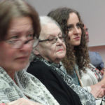 Публика са интересовањем прати програм