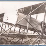 Пилот поручник Драгутин Мишић у авиону Фарман